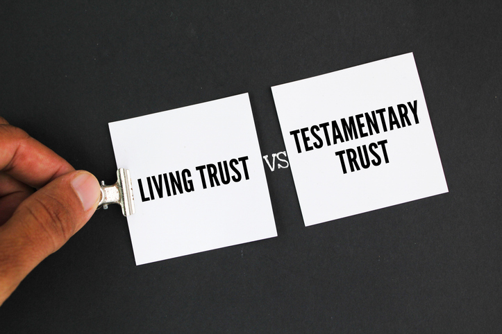 Cards comparing Living Trust versus Testamentary Trust